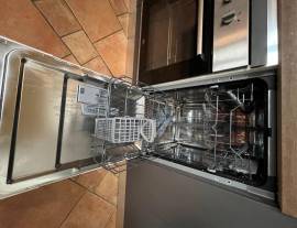 Cucina attrezzata con elettrodomestici – nuova