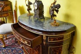 Credenza mezzo giro intarsiata stile Luigi XV
