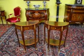 Coppia di tavolini-comodini mezzo giro stile Luigi XV