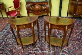 Coppia di tavolini-comodini mezzo giro stile Luigi XV