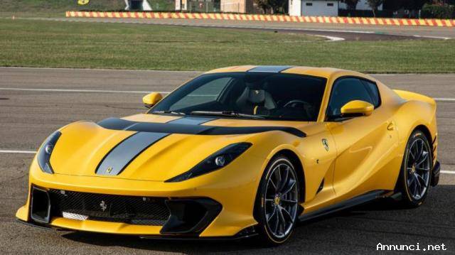 Proponiamo vetture Ferrari e Bugatti
