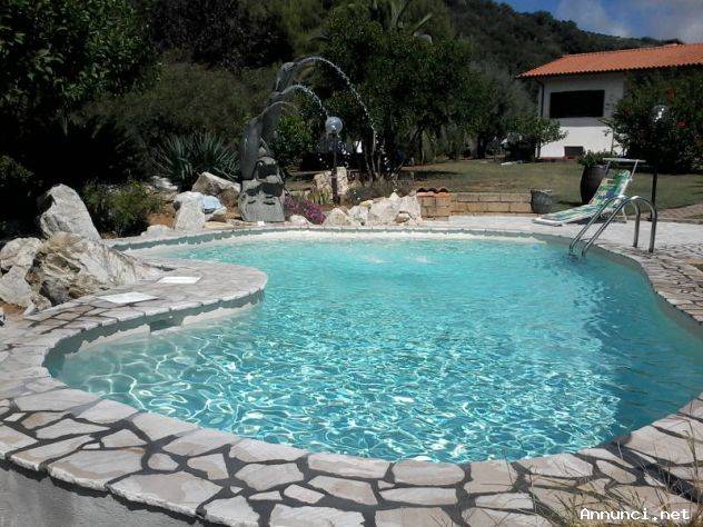 ????Costruzione o manutenzione piscine????
