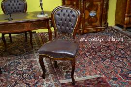 Sedia-poltrona da studio stile Luigi XV in ecopelle marrone