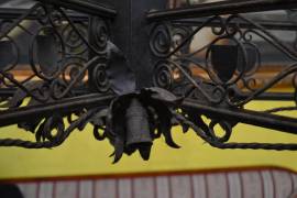 Lampadario a 12 luci in ferro battuto stile Gotico vintage anni 60