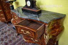 Comò – cassettone intarsiato stile Luigi XV Comò – cassettone intarsiato stile Luigi XV