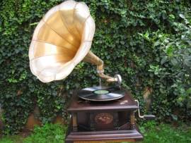 Grammofoni d’Epoca – Il Suono che Custodisce la Memoria