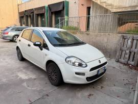 Autovettura Fiat Punto