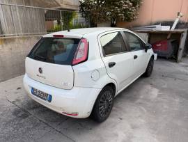 Autovettura Fiat Punto
