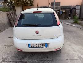 Autovettura Fiat Punto