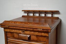 Schedario-classificatore a serrandina stile inglese con leggio Schedario-classificatore a serrandina stile inglese con leggio