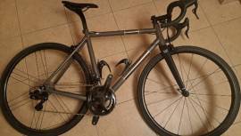 N. 1 BICI CON TELAIO IN TITANIO E GRUPPO CAMPAGNOLO