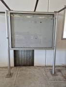 BACHECA IN ALLUMINIO E VETRATA USATA BACHECA IN ALLUMINIO E VETRATA USATA