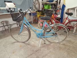 BICI DA DONNA VENDO AD AVOLA COME  DA  FOTO  -  FUNZIONANTI . 120 EURO CAD.  TRATTABILI     333 7173