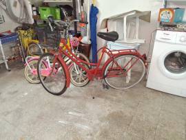 BICI DA DONNA VENDO AD AVOLA COME DA FOTO - FUNZIONANTI . 120 EURO CAD. TRATTABILI 333 7173 BICI DA DONNA VENDO AD AVOLA COME DA FOTO - FUNZIONANTI . 120 EURO CAD. TRATTABILI 333 7173