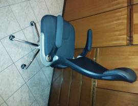 Sedia ergonomica da ufficio con poggia testa, come NUOVA Sedia ergonomica da ufficio con poggia testa, come NUOVA