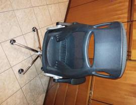 Sedia ergonomica da ufficio con poggia testa, come NUOVA Sedia ergonomica da ufficio con poggia testa, come NUOVA