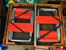 Tavolo Picnic pieghevole d'antan in legno , dotazione di N° 4 eleganti sedie con schienale in origin