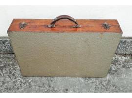 Tavolo Picnic pieghevole d'antan in legno , dotazione di N° 4 eleganti sedie con schienale in origin