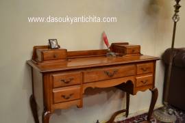 Scrittoio da centro con alzatina stile Barocchetto prima metà XX secolo. Scrittoio da centro con alzatina stile Barocchetto prima metà XX secolo.