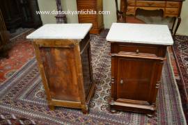 Antica coppia di comodini con piano in marmo stile Luigi Filippo Antica coppia di comodini con piano in marmo stile Luigi Filippo
