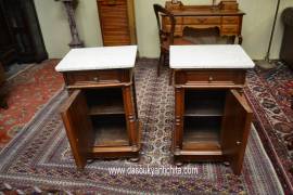 Antica coppia di comodini con piano in marmo stile Luigi Filippo Antica coppia di comodini con piano in marmo stile Luigi Filippo