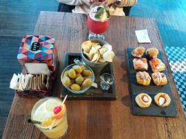 BAR  120 MQ.  2  AMPIE VETRINE  SU PIAZZALE CENTRO COMMERCIALE  MILANO POSSIBILTA’  DI  CHIEDERE   L