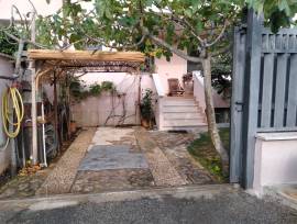 Monolocale, giardino, posto auto, indipendente. Transitorio Monolocale, giardino, posto auto, indipendente. Transitorio