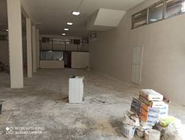 LOCALE DI 300 METRI QUADRI 100000 EURO