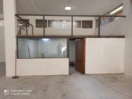 LOCALE DI 300 METRI QUADRI 100000 EURO