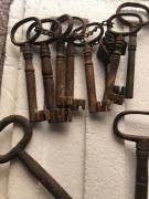 Vecchie chiavi in ferro battuto