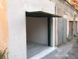 Box auto di 14,50 mq. con accesso diretto su strada pubblica.