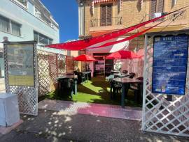 gastronomia pizzeria da asporto nuova con tavoli Pescara