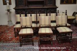 Gruppo di 8 antiche sedie del XX secolo stile Neorinascimentale