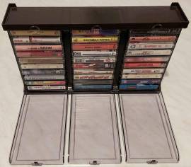 Porta musicassette(capacità 30) suddiviso in tre scompartimenti colore marrone scuro anni '70