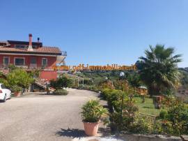 Splendida Villa Unifamiliare di 300 mq a Monterotondo con terreno di 13000 mq 