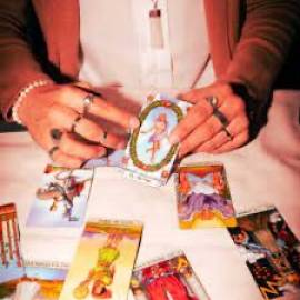 CARTOMANZIA CON CLARA: LE CARTE PARLANO, TU ASCOLTA