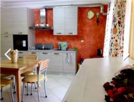 APPARTAMENTO LUMINOSO - ZONA C. COMM.LI "I PORTALI-LE ZAGARE