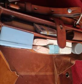 Borsa medica  ASM  dell'esercito svizzero ,  datata 1979,W BURCHI Trimstein  , numero seriale 95152 