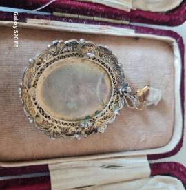 Antico Pendente   filigrana argento 800 miniatura di dama dipinta a mano firmata ,  custodia  da via