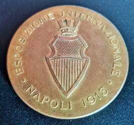 Medaglia bronzo dorato Vittorio Emanuele III Esposizione  Internazionale Napoli 1913  , firmata Flel