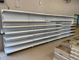 Lotto 3  costituito da banchi cassa e scaffalature supermercato 