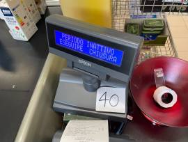 Lotto 3  costituito da banchi cassa e scaffalature supermercato 