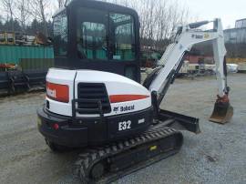 MINI - ESCAVATORE BOBCAT E32 – 3,294 TON – 2011 – PRONTA AL LAVORO MINI - ESCAVATORE BOBCAT E32 – 3,294 TON – 2011 – PRONTA AL LAVORO
