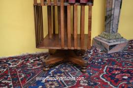 Libreria girevole a tre ripiani stile inglese