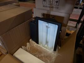 Magazzino lampade ad induzione magnetica, supporti e rimanenze Magazzino lampade ad induzione magnetica, supporti e rimanenze