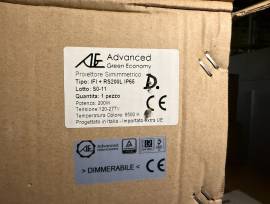 Magazzino lampade ad induzione magnetica, supporti e rimanenze Magazzino lampade ad induzione magnetica, supporti e rimanenze