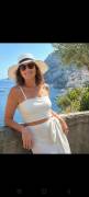 Single romantica in cerca di nuove conoscenze 