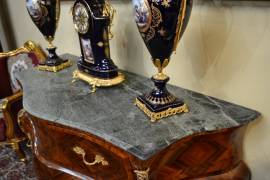 Commode-cassettone stile Luigi XV cm. 150 cm. Commode-cassettone stile Luigi XV cm. 150 cm.