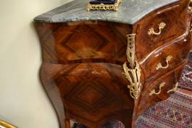 Commode-cassettone stile Luigi XV cm. 150 cm. Commode-cassettone stile Luigi XV cm. 150 cm.