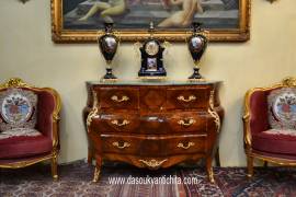 Commode-cassettone stile Luigi XV cm. 150 cm. Commode-cassettone stile Luigi XV cm. 150 cm.
